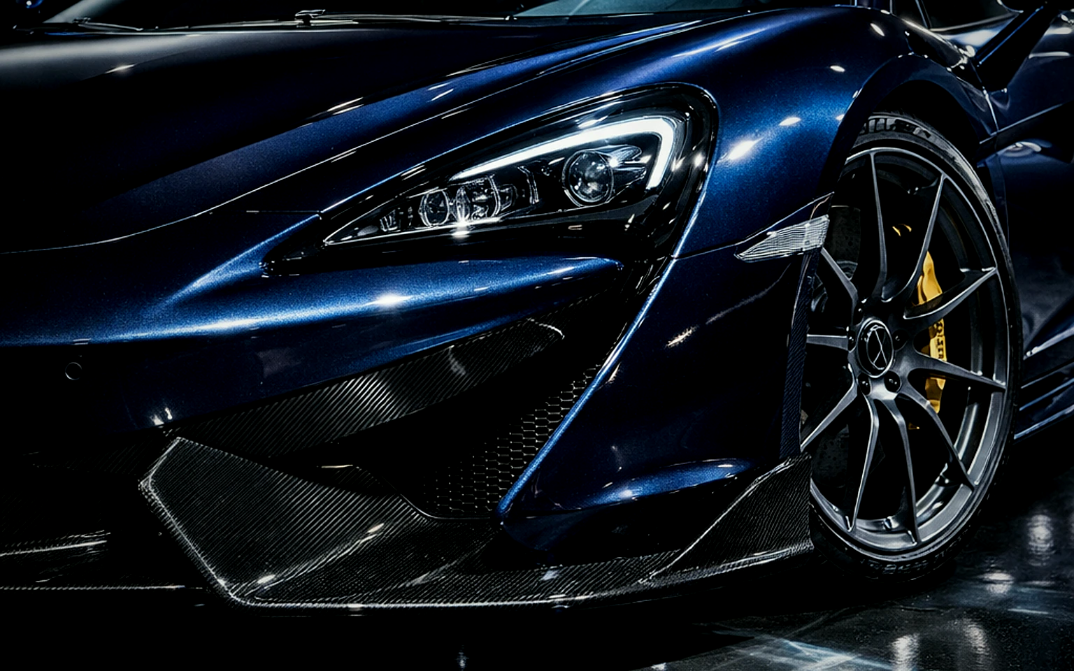 Luxury carro hero loop prompt preview